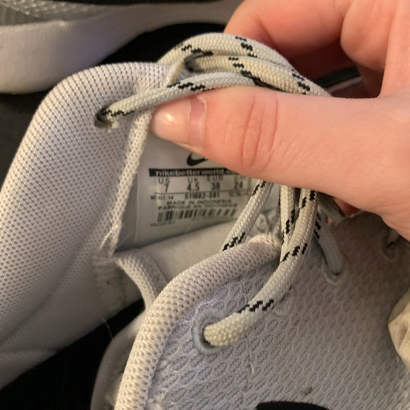 Gym shoes - Picture 4 of 4